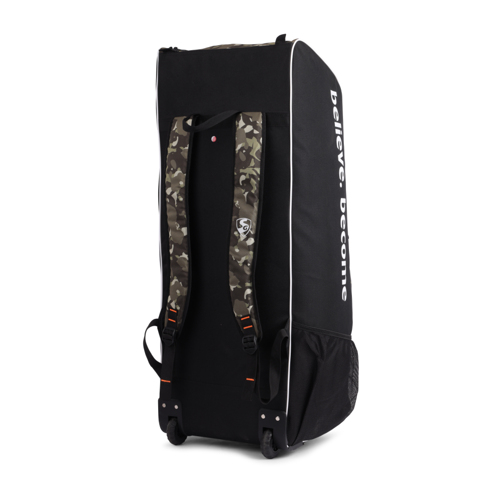 SG Blazepak Duffle Wheelie Kit Bag